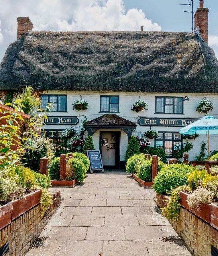 The White Hart, Wroughton Bed & Breakfast Swindon Exterior photo